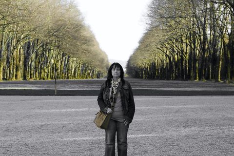 灰度，女人，站着，路，人，人，情感，冥想