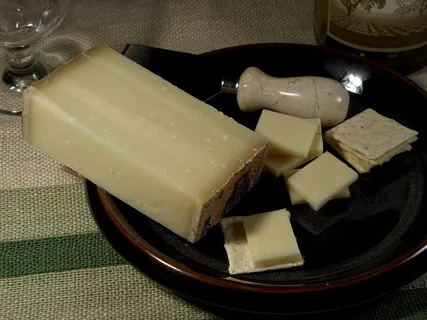 gruyere,奶酪,奶制品,食品,配料,食用,零食,美味 gruyere,奶酪,奶制品,食品,配料,食用,零食,美味