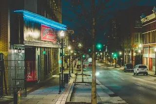 街头摄影、霓虹灯、早晨、汽车、道路、市中心、人行道、路灯