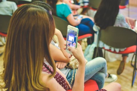 被盗、iphone、被俘、无线技术、技术、手机、坐着、女性