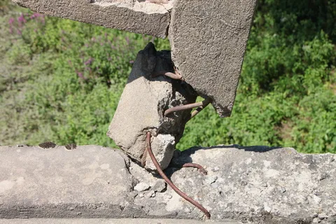 钢筋、桥梁、断裂、水泥、铁、旧、加固、生锈