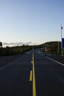 树木、森林、湖泊、道路、纽芬兰、拉布拉多、加拿大、标志 树木、森林、湖泊、道路、纽芬兰、拉布拉多、加拿大、标志