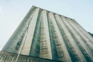 灰色、绿色、混凝土、建筑、蓝色、天空、结构、白色