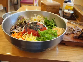 韩国食品，饮食，首尔，bibimbap，食品和饮料，食品，餐桌，新鲜度