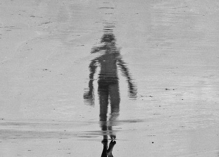 反射、阴影、神秘、恐惧、沙子、行走、黑白、壁纸