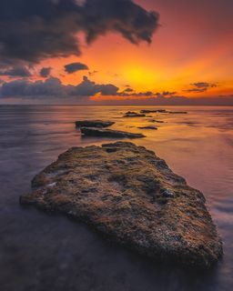 黄金时段岩石海岸