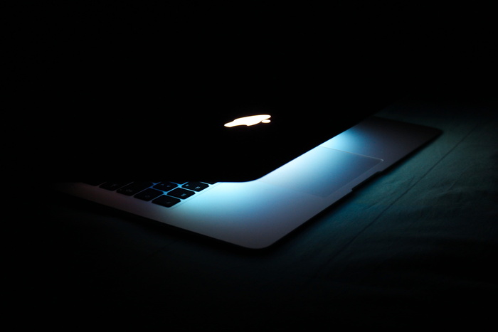 打开Macbook的照片