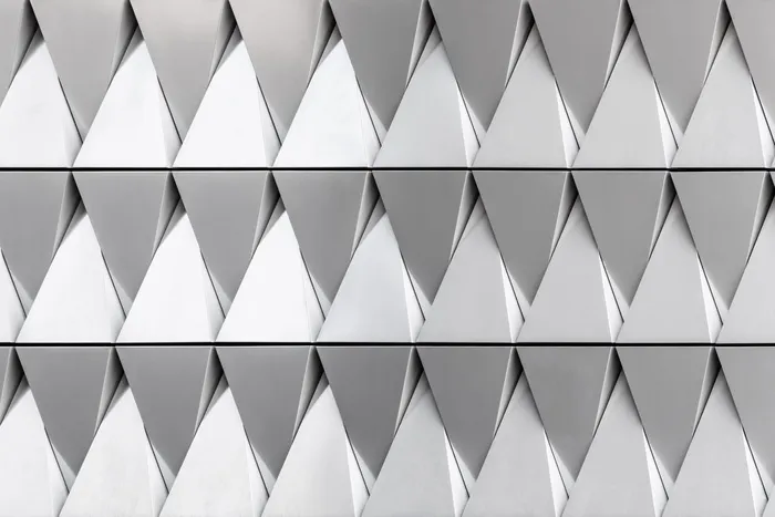 白色和灰色表面