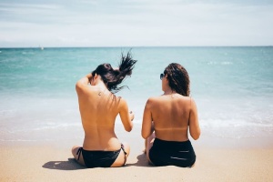 海边女性照片