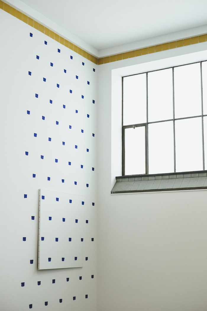 墙、窗、室外、地板、帆布、室内、角落、建筑物