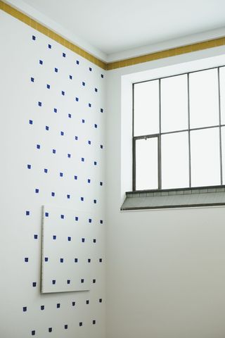 墙、窗、室外、地板、帆布、室内、角落、建筑物