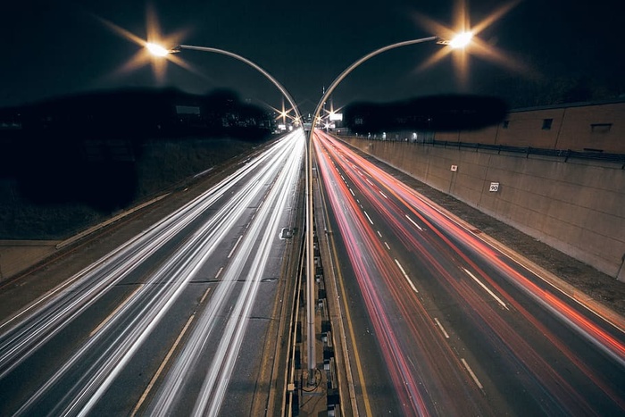 公路灯夜景照片