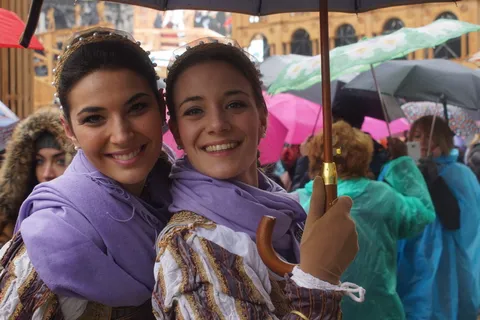 意大利，威尼斯，圣马可广场，狂欢节面具，威尼斯，肖像，微笑，看着相机