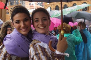 意大利，威尼斯，圣马可广场，狂欢节面具，威尼斯，肖像，微笑，看着相机