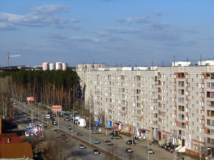 珀姆市，基洛夫斯基区，松树，居家，树木，景观，道路，机械