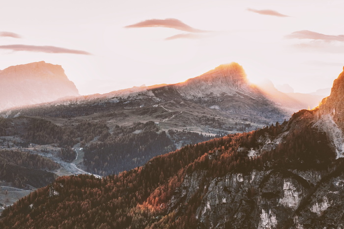 褐白山