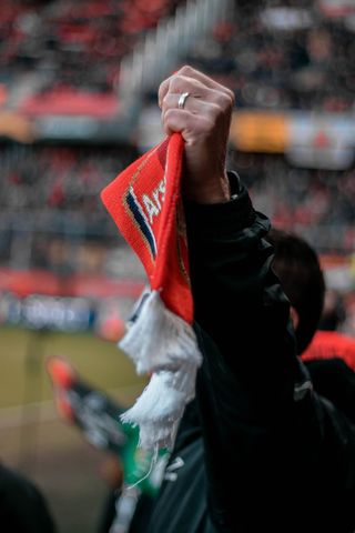 人，人，衣服，衣服，手指，支持者，玩，比赛