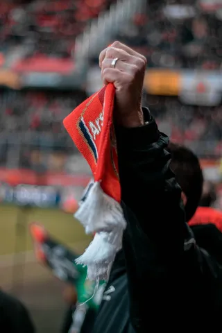 人，人，衣服，衣服，手指，支持者，玩，比赛