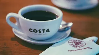 黑咖啡，黑咖啡，咖啡，杯子，饮料，过滤咖啡，勺子，白咖啡