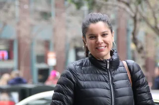 美国旧金山，市民中心，女性，旧金山冬季，冬季，salesforce，雾天