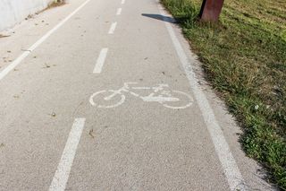 自行车，道路，分区，灰色，白绿色，草，自然，标志