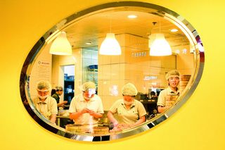 中国，深圳，黄色，做蛋糕，成年人，男性，女性，职业