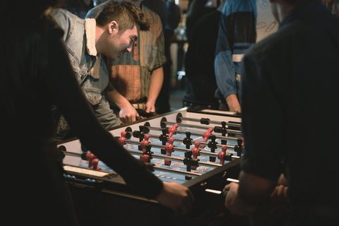 游戏，艺术文化娱乐，游戏，棋类游戏，人群，休闲游戏，男人，象棋