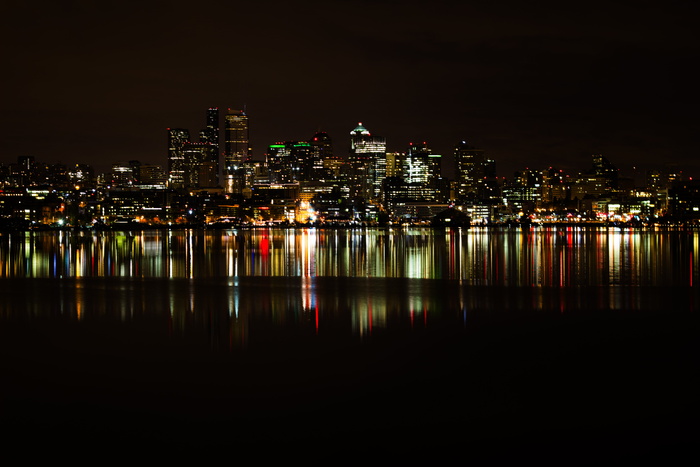 城市，城市景观，灯光，夜晚，倒影，海，天际线，水