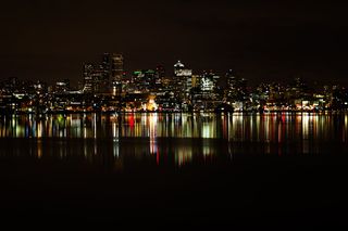 城市，城市景观，灯光，夜晚，倒影，海，天际线，水