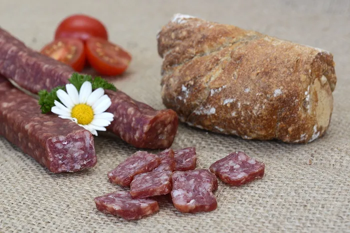 研磨肉，香肠，香肠，香肠，辛辣，食物，风干，烟熏