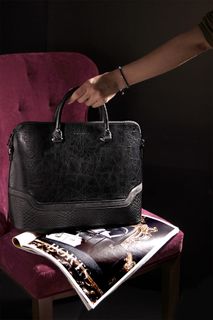 黑皮手提包，人手，一人，室内，菜鸟图库，真人，包