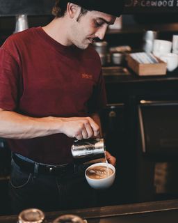 拿着茶杯的人,人,人,人,美国奥斯汀,cuvee咖啡馆,倒 拿着茶杯的人,人,人,人,美国奥斯汀,cuvee咖啡馆,倒