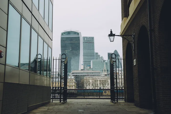 建筑、建筑、城市、城市景观、晴空、市中心、玻璃、灯具