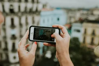 白天使用iPhone 5s拍照的人