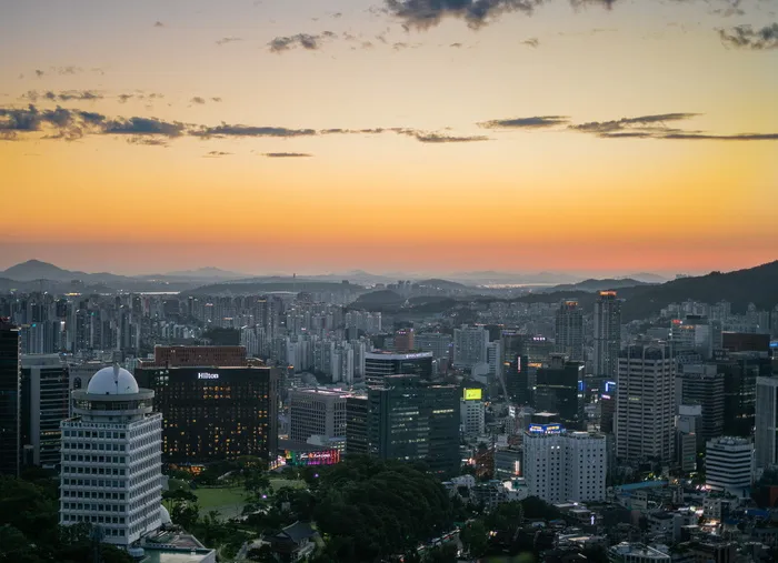 黄金时段的城市景观照片