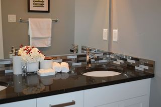 棕色、白色、大理石、台面、水槽、橱柜、浴室、梳妆台