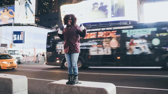 站在路边的女人 站在路边的女人