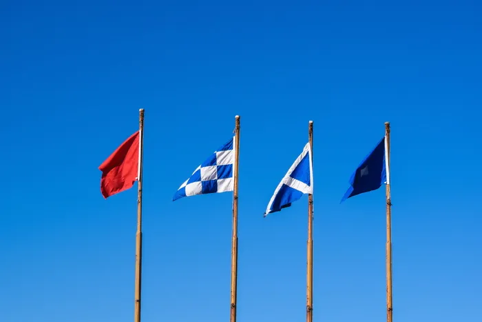 旗帜，旗帜，标志，桅杆，旗帜，天空，蓝色，爱国主义