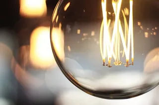 复古，灯泡，bkoeh。灯光、辉光、灯丝、电气、特写、反射