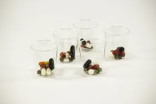 药丸，五片，玻璃杯，治疗，药物，剂量，疾病，药房