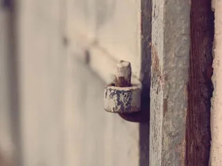 灰色混凝土墙，锈蚀，机器，门，木材，旧，纹理，室内