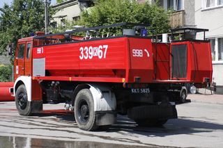 汽车、消防车、红色、卡车、运输、陆上车辆、运输方式、日期