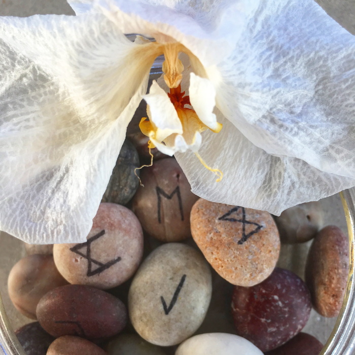 各色石头碎片，符文石头，魔法，石头，符文，深奥，财富，预言
