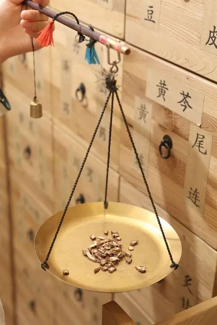 中药，中药秤，中药，室内，人体手，手，一人，