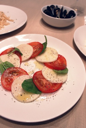 Caprese沙拉，罗勒，即食，Caprese，美味，晚餐，菜肴，食物