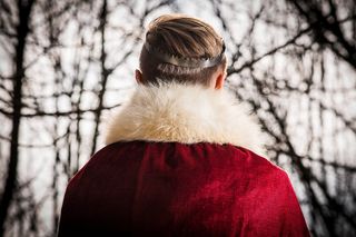 人, 穿着, 红, 白色, 大衣外套聚焦摄影, 涂层, 领, 毛皮