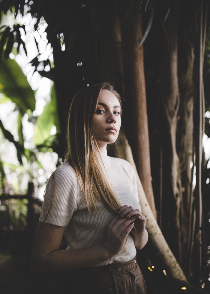 女人，触摸，头发，站立，肖像，模特，阳光，户外