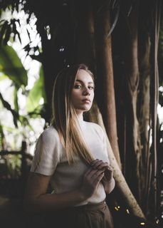 女人，触摸，头发，站立，肖像，模特，阳光，户外