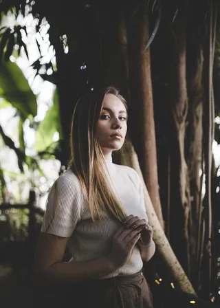 女人，触摸，头发，站立，肖像，模特，阳光，户外