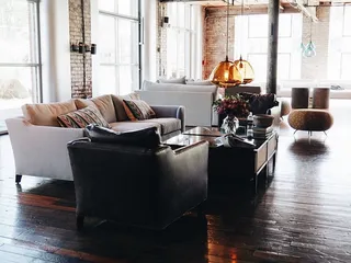 窗户，室内，桌子，家具，沙发，家居室内，客厅，家庭房间